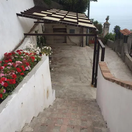 فندق مبيت وإفطار Casa Flora Vietri