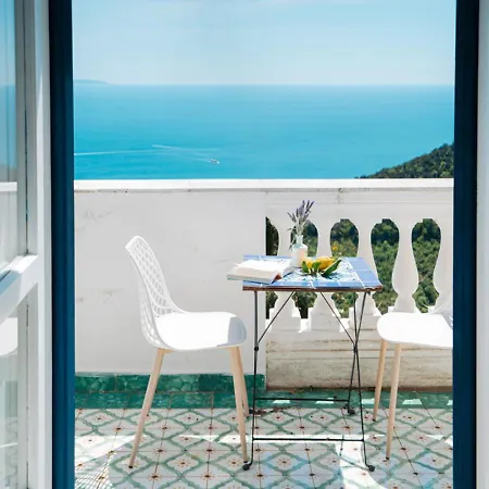 Casa Flora 4*