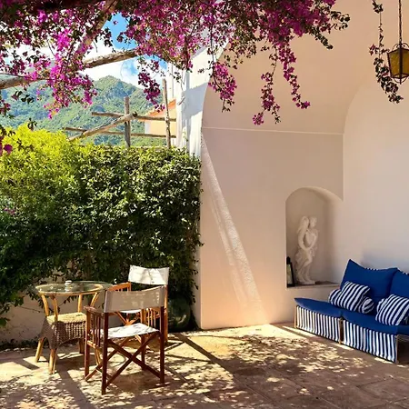 Frühstückspension Casa Flora 4*