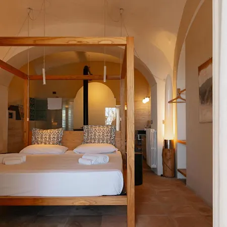 Casa Flora Bed & Breakfast 4*